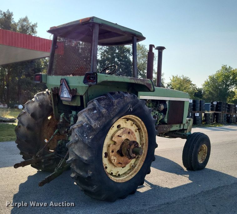 image for item LS9777 1975 John Deere 4430W tractor