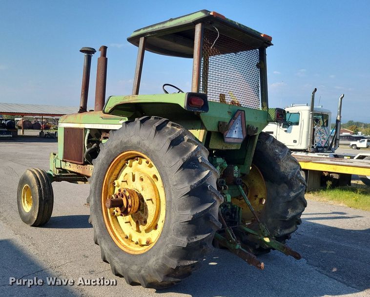 image for item LS9777 1975 John Deere 4430W tractor