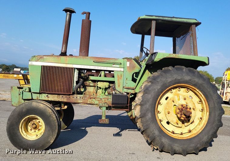 image for item LS9777 1975 John Deere 4430W tractor