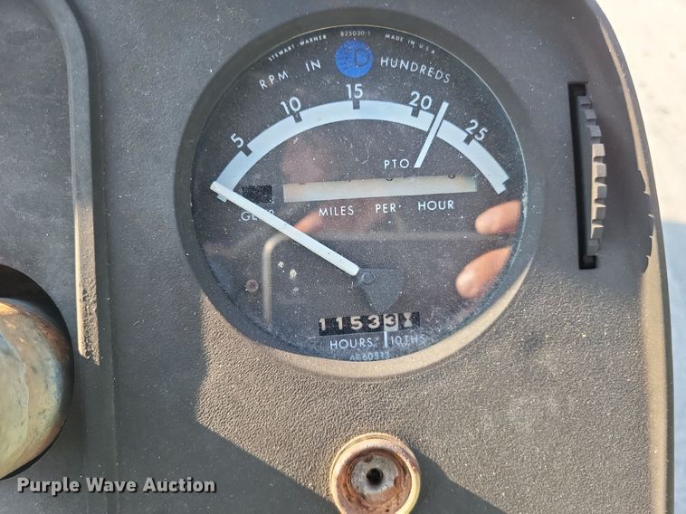 image for item LS9777 1975 John Deere 4430W tractor