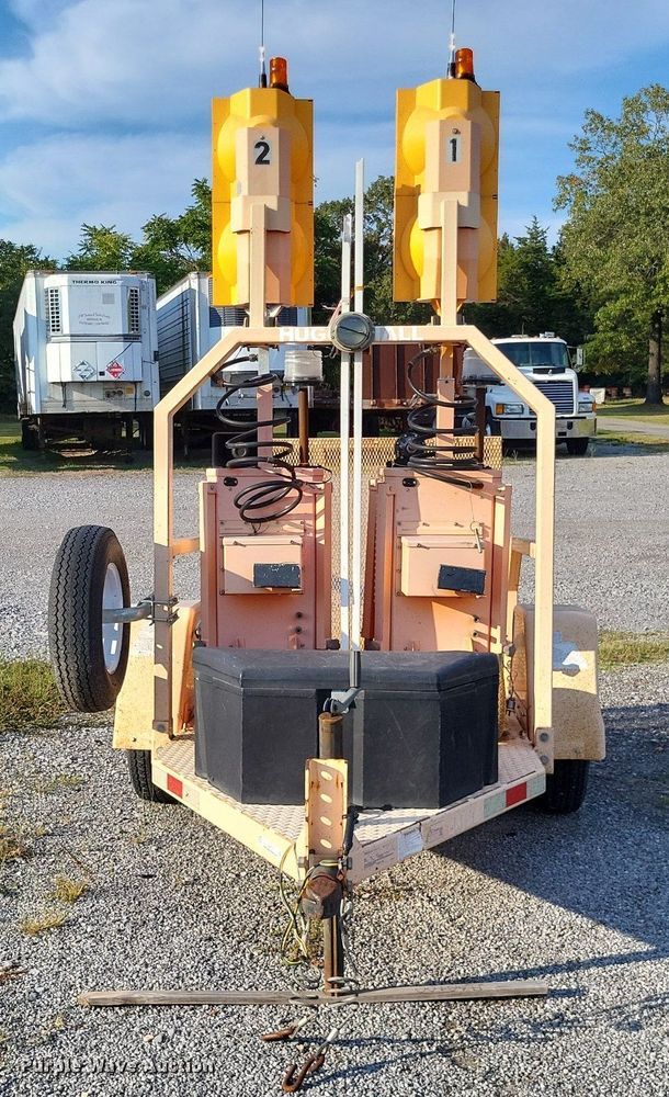 image for item LS9778 2010 Traffic signal trailer