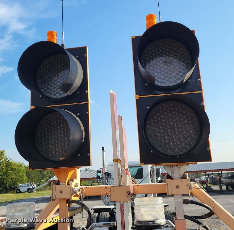 image for item LS9778 2010 Traffic signal trailer