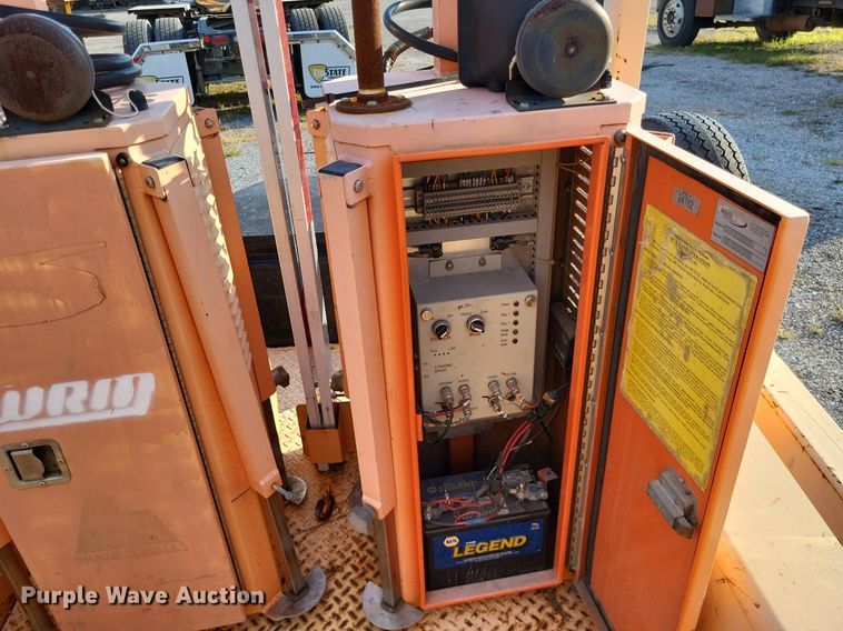 image for item LS9778 2010 Traffic signal trailer