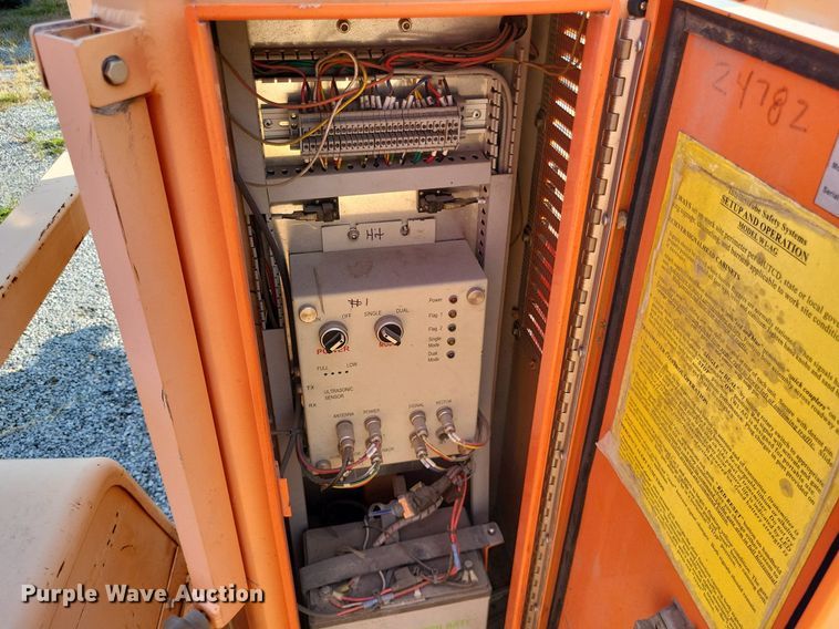 image for item LS9778 2010 Traffic signal trailer