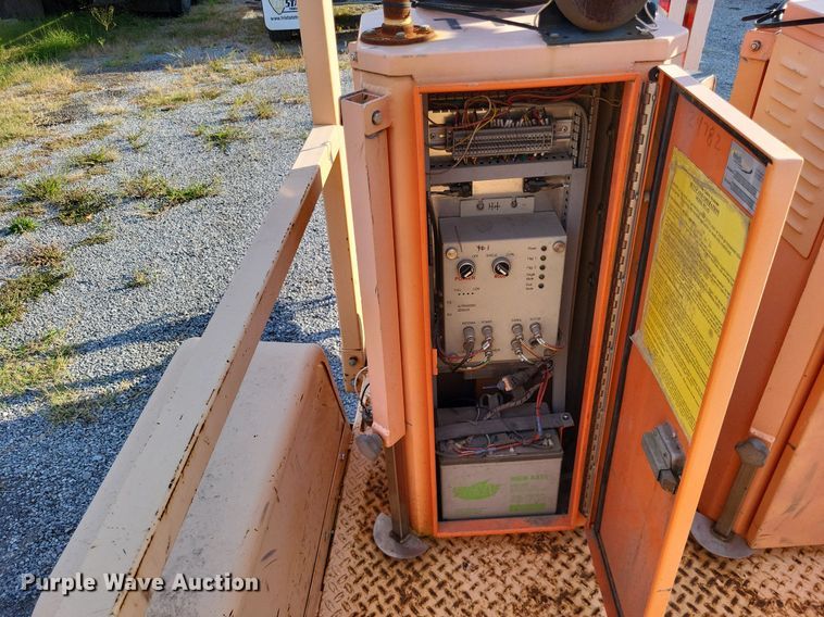 image for item LS9778 2010 Traffic signal trailer