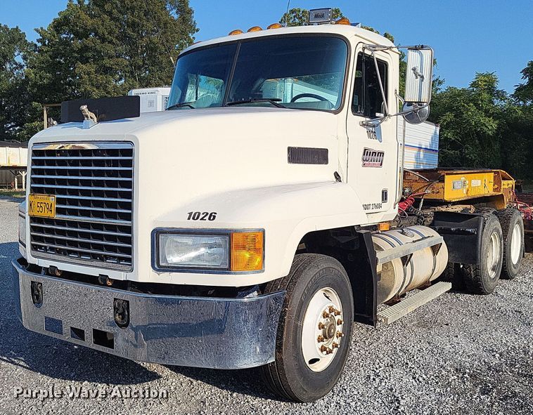 image for item LS9779 1993 Mack CH613 semi truck