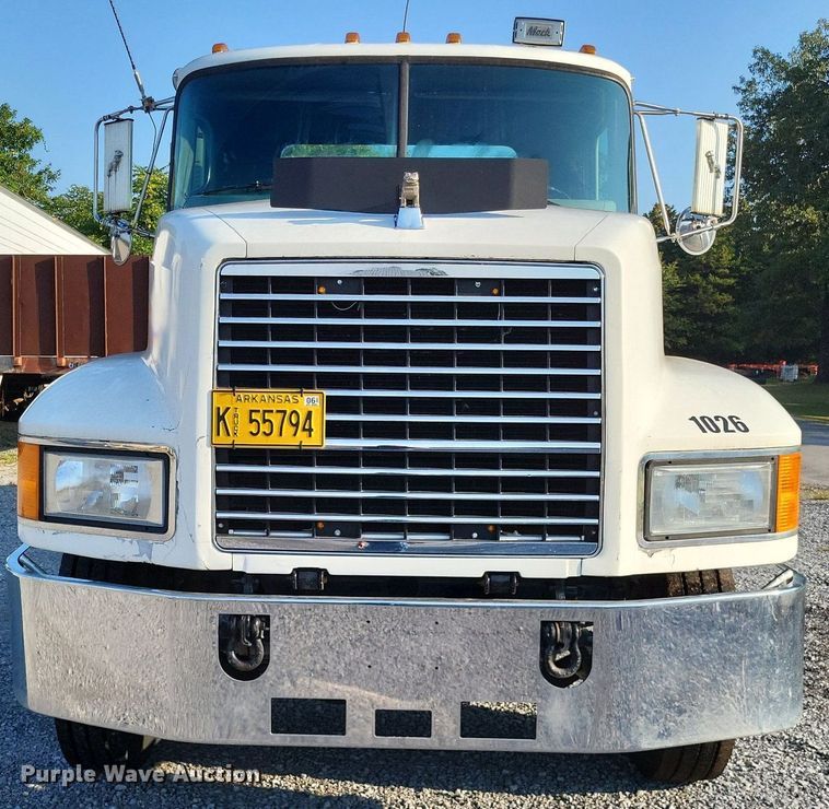 image for item LS9779 1993 Mack CH613 semi truck