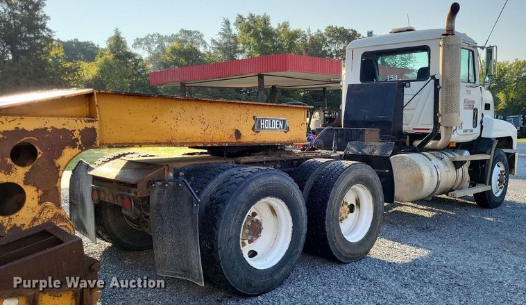 image for item LS9779 1993 Mack CH613 semi truck