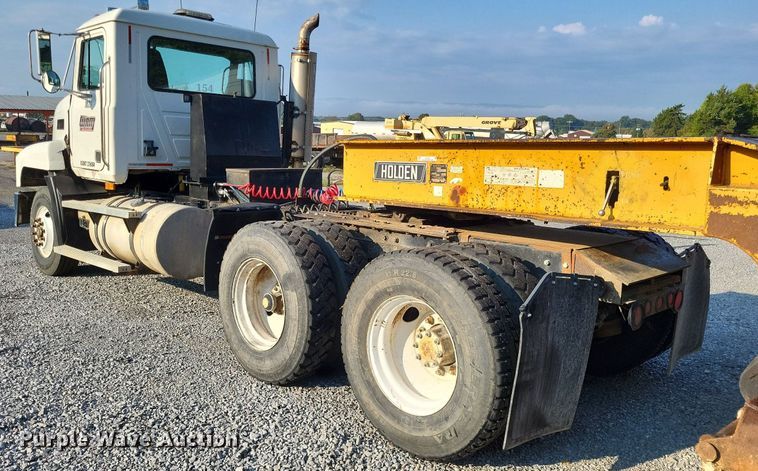 image for item LS9779 1993 Mack CH613 semi truck