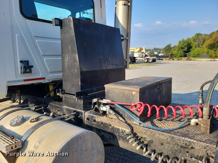 image for item LS9779 1993 Mack CH613 semi truck