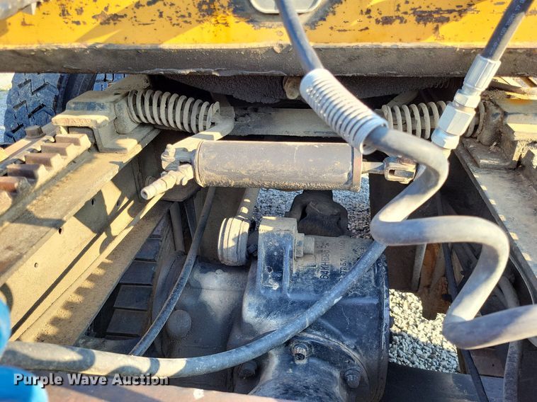 image for item LS9779 1993 Mack CH613 semi truck