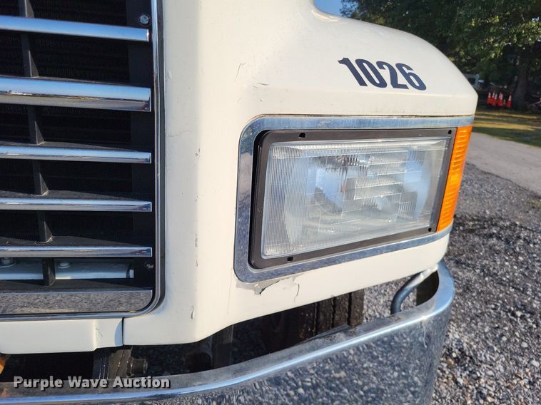 image for item LS9779 1993 Mack CH613 semi truck