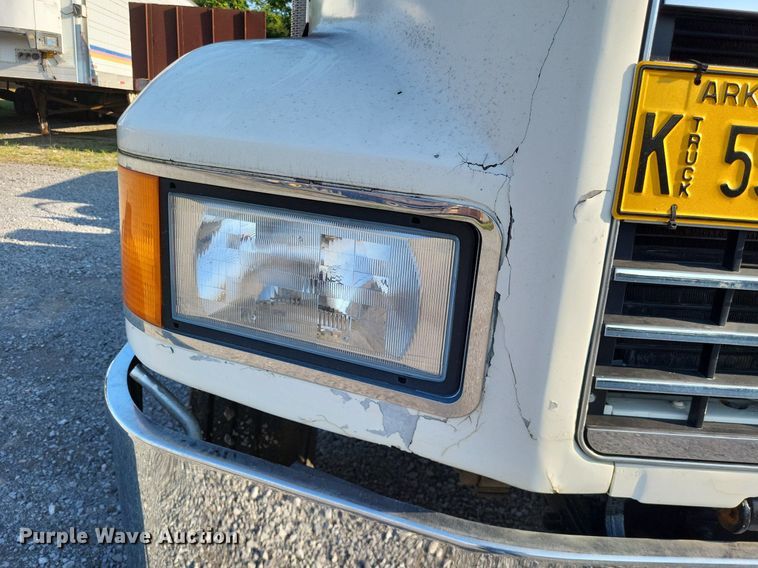 image for item LS9779 1993 Mack CH613 semi truck