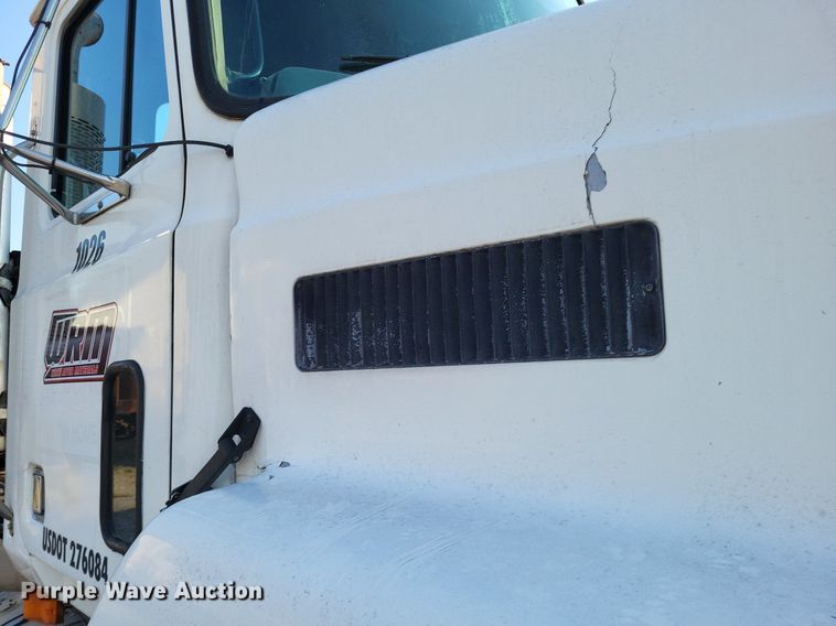 image for item LS9779 1993 Mack CH613 semi truck