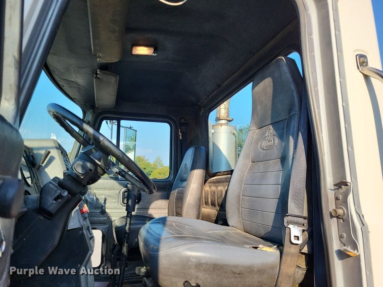 image for item LS9779 1993 Mack CH613 semi truck