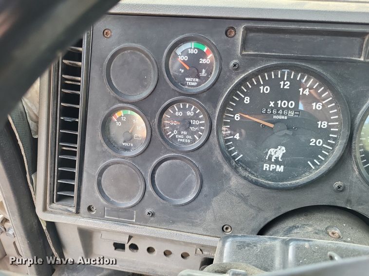 image for item LS9779 1993 Mack CH613 semi truck