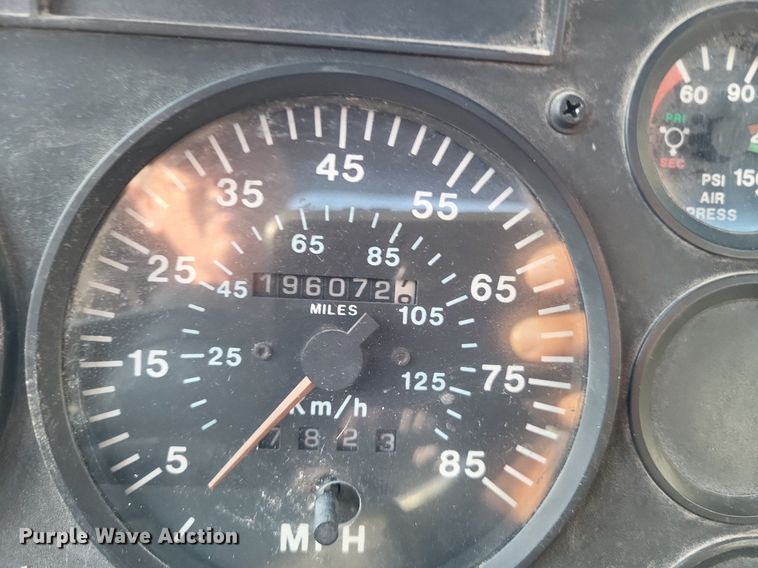 image for item LS9779 1993 Mack CH613 semi truck