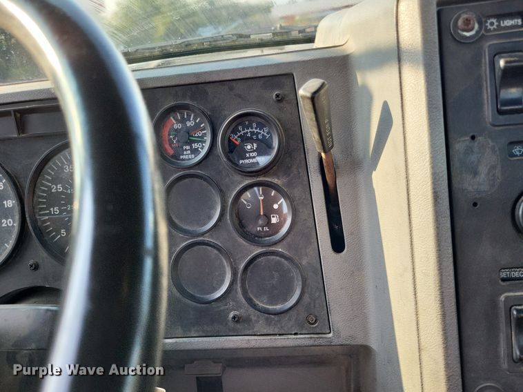 image for item LS9779 1993 Mack CH613 semi truck