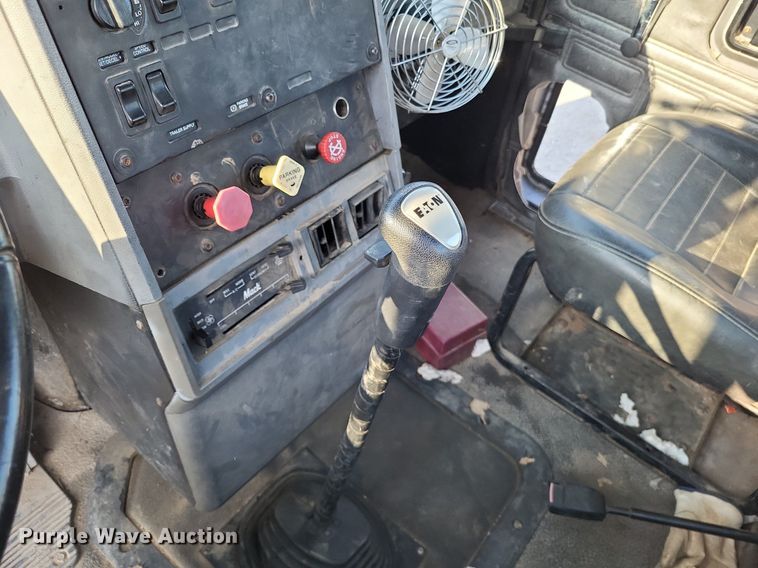 image for item LS9779 1993 Mack CH613 semi truck