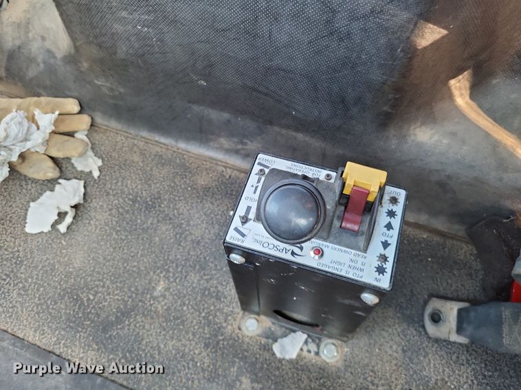 image for item LS9779 1993 Mack CH613 semi truck