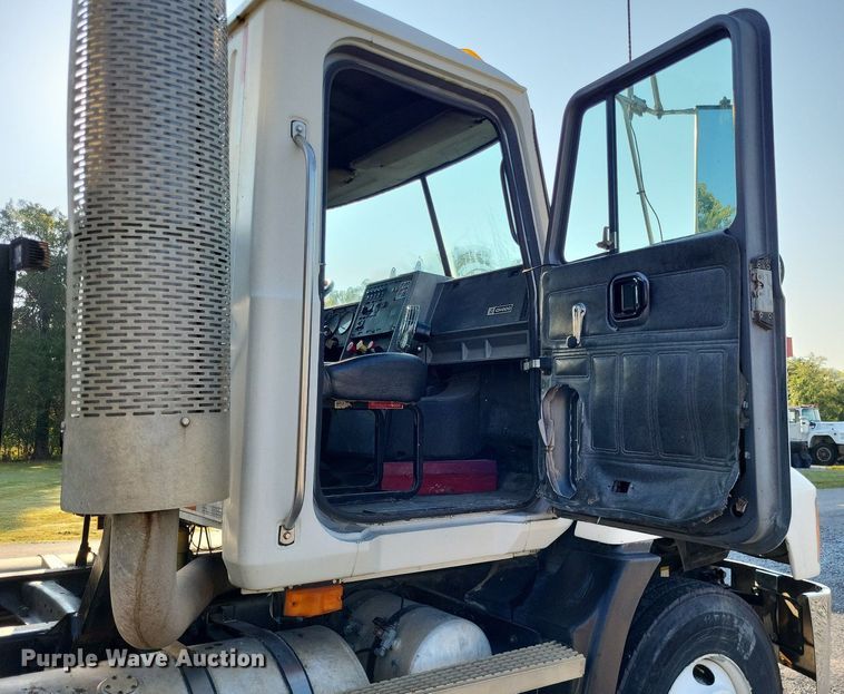 image for item LS9779 1993 Mack CH613 semi truck