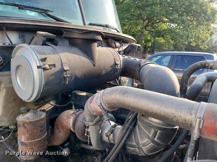 image for item LS9779 1993 Mack CH613 semi truck