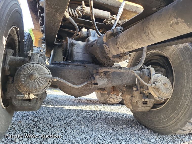 image for item LS9779 1993 Mack CH613 semi truck