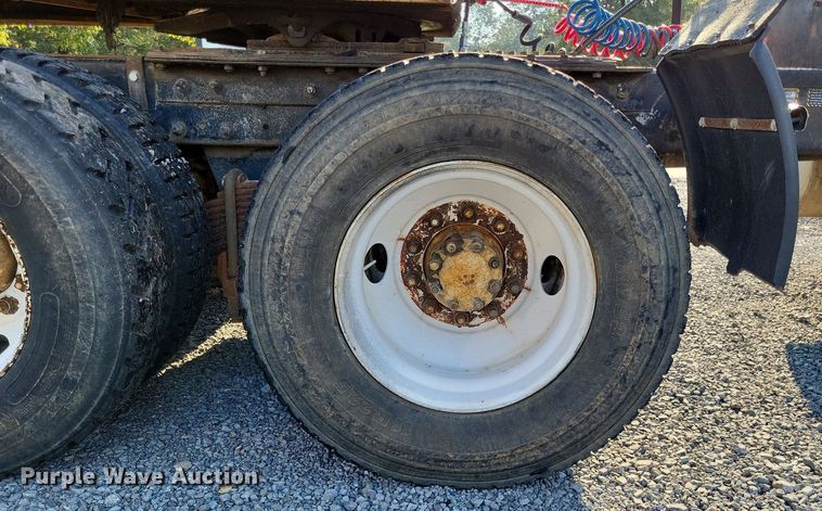 image for item LS9779 1993 Mack CH613 semi truck