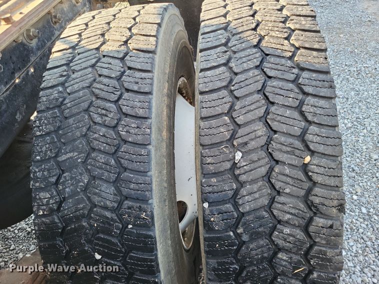 image for item LS9779 1993 Mack CH613 semi truck