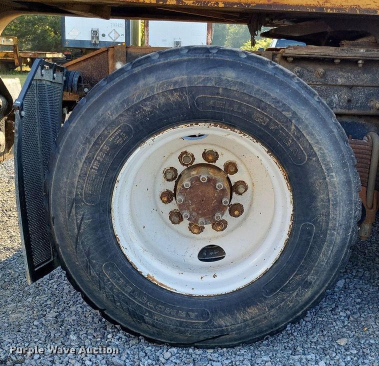 image for item LS9779 1993 Mack CH613 semi truck