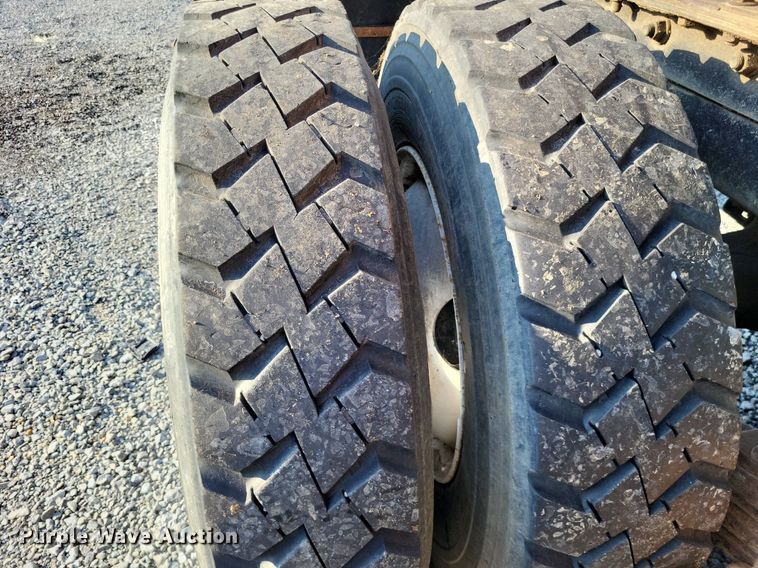 image for item LS9779 1993 Mack CH613 semi truck