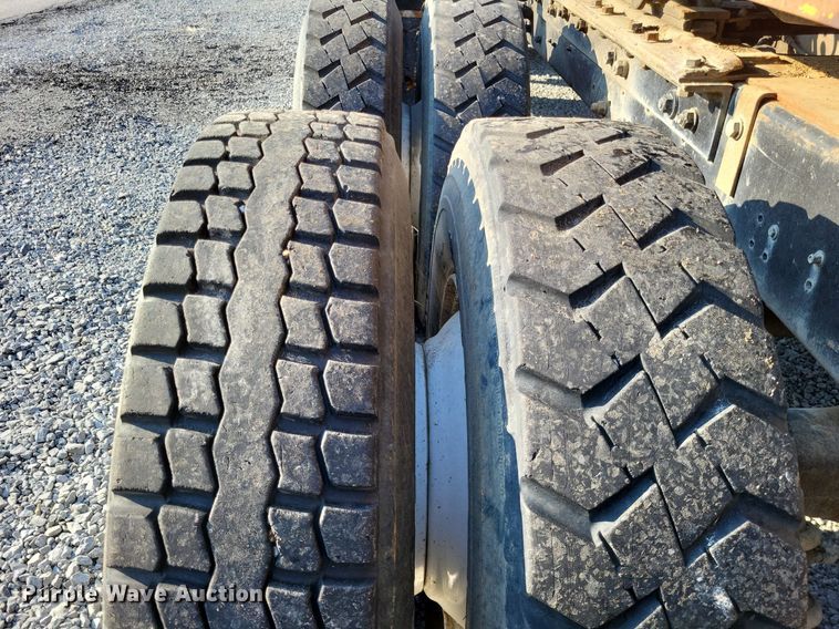 image for item LS9779 1993 Mack CH613 semi truck