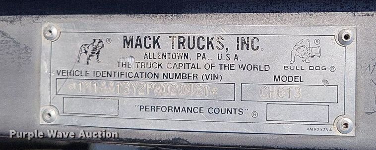 image for item LS9779 1993 Mack CH613 semi truck