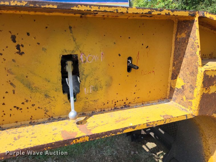 image for item LS9780 1990 Holden HPD47350 lowboy equipment trailer