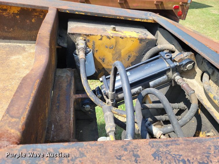 image for item LS9780 1990 Holden HPD47350 lowboy equipment trailer