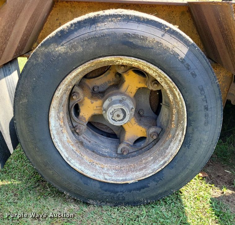 image for item LS9780 1990 Holden HPD47350 lowboy equipment trailer