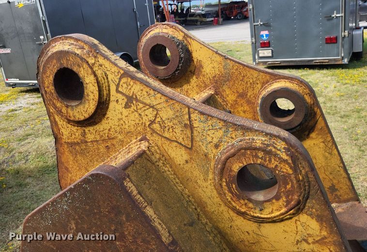 image for item LS9785 (2) excavator buckets