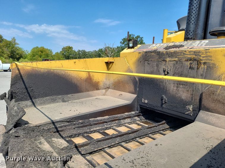 image for item LS9786 2004 Caterpillar  AP-655C paver