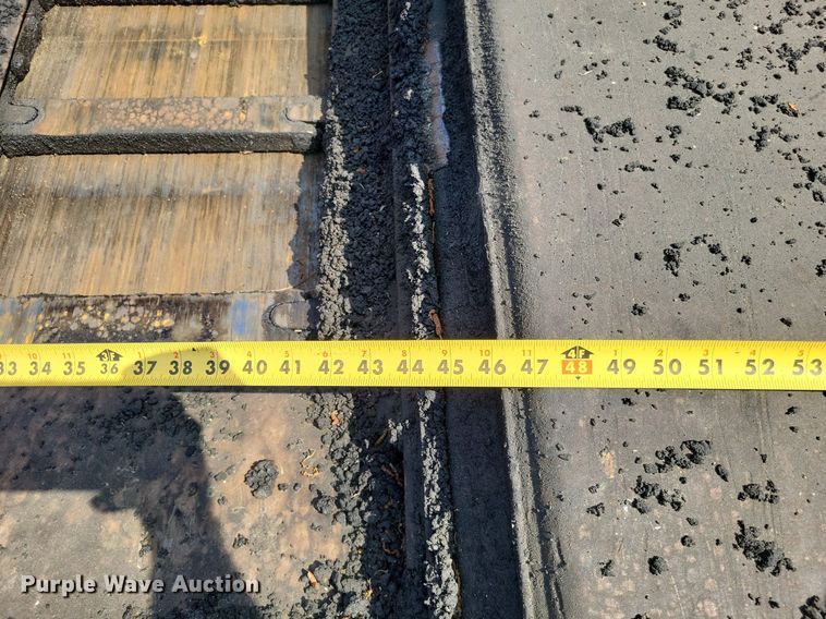 image for item LS9786 2004 Caterpillar  AP-655C paver