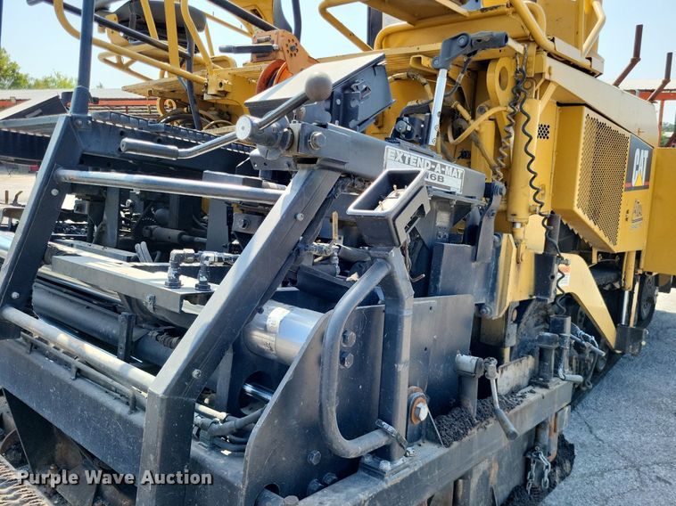 image for item LS9786 2004 Caterpillar  AP-655C paver