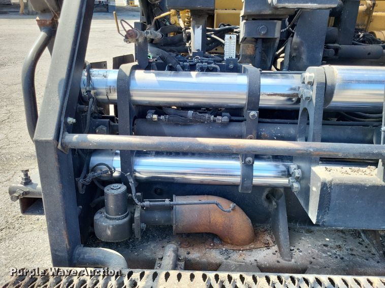 image for item LS9786 2004 Caterpillar  AP-655C paver