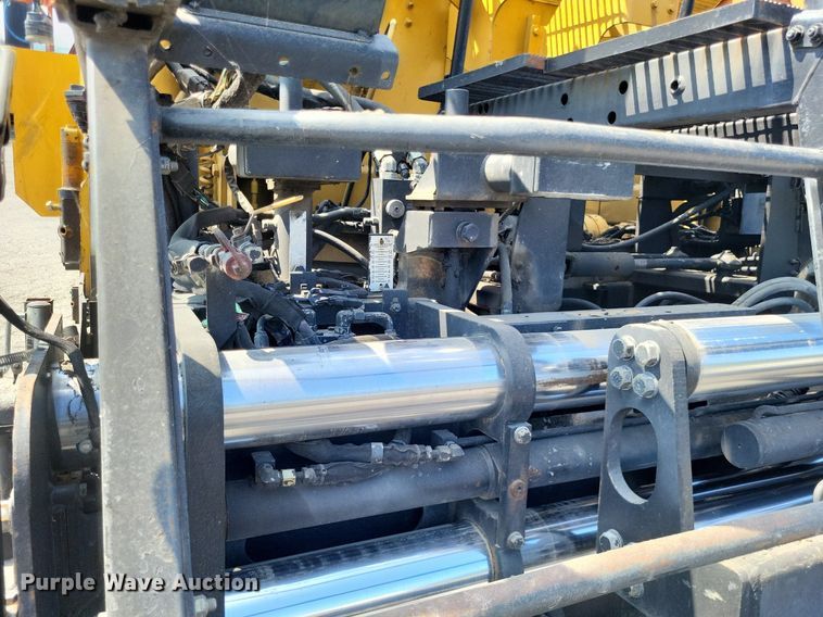 image for item LS9786 2004 Caterpillar  AP-655C paver