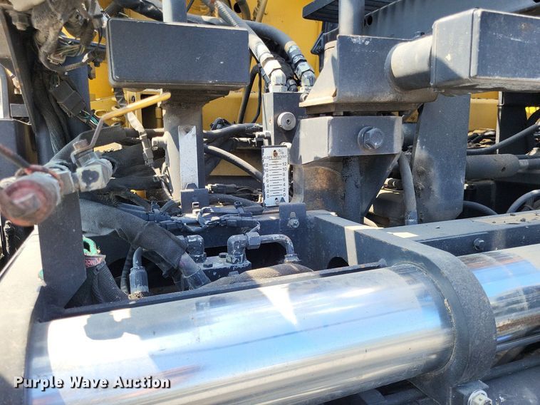 image for item LS9786 2004 Caterpillar  AP-655C paver