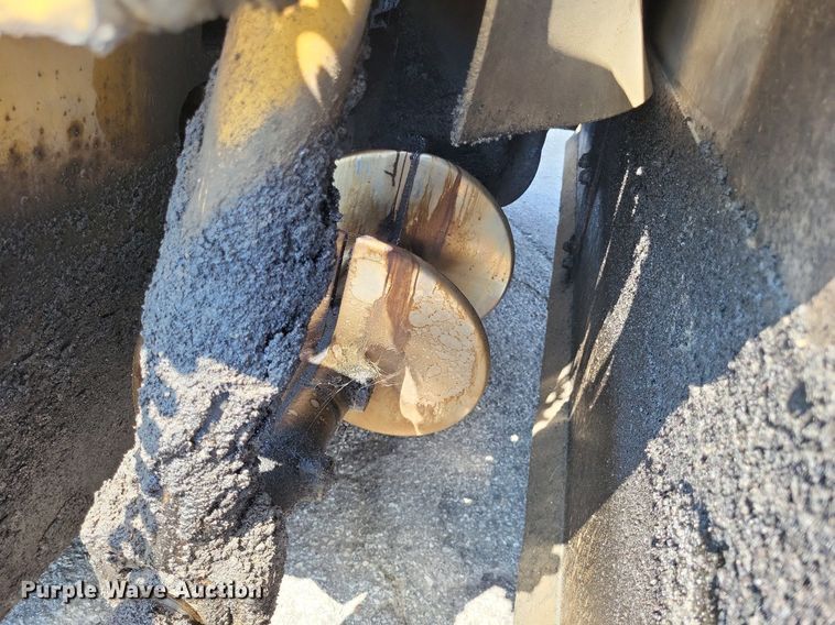 image for item LS9786 2004 Caterpillar  AP-655C paver