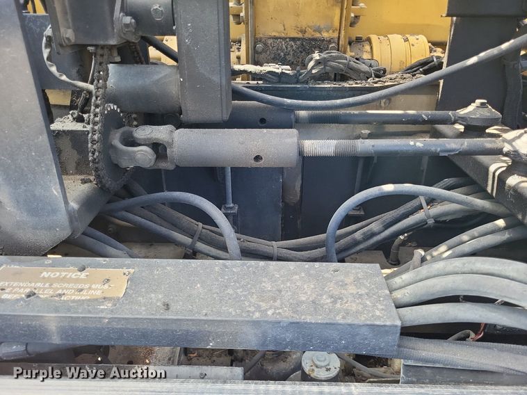 image for item LS9786 2004 Caterpillar  AP-655C paver