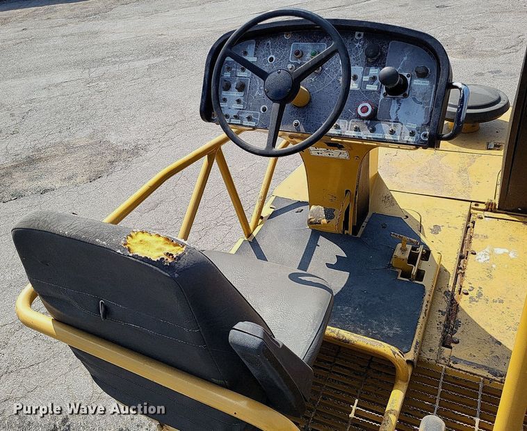 image for item LS9786 2004 Caterpillar  AP-655C paver