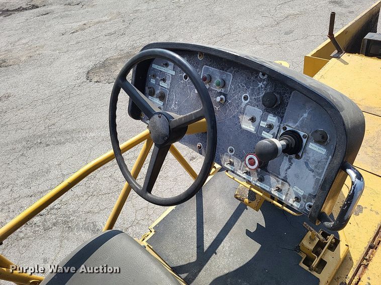 image for item LS9786 2004 Caterpillar  AP-655C paver