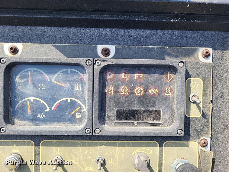 image for item LS9786 2004 Caterpillar  AP-655C paver