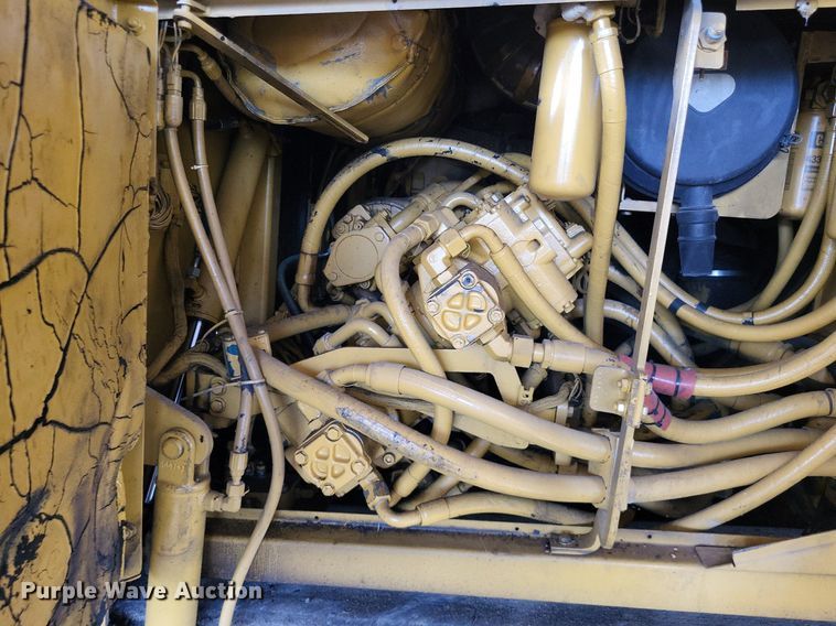 image for item LS9786 2004 Caterpillar  AP-655C paver