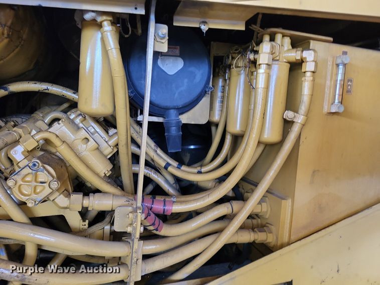 image for item LS9786 2004 Caterpillar  AP-655C paver